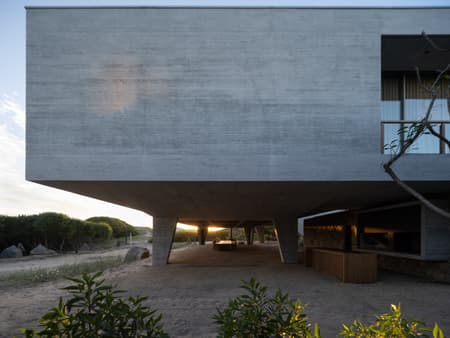 LA SECRETA HOUSE